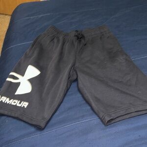 Men’s Under Armour Shorts Size Small Loose Sweatshorts Athletic Lounge NEW